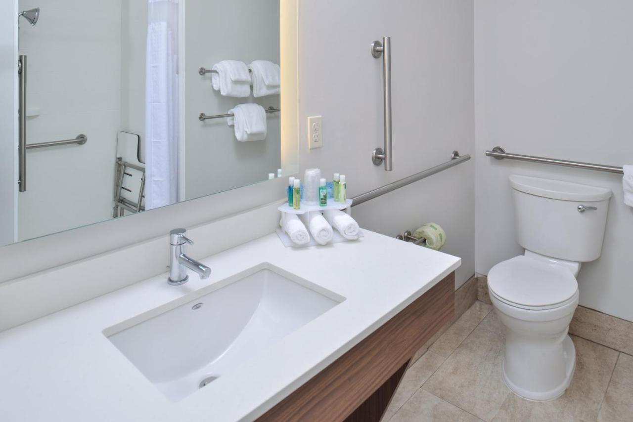 Holiday Inn Express & Suites - Brighton South - Us 23 By Ihg Экстерьер фото