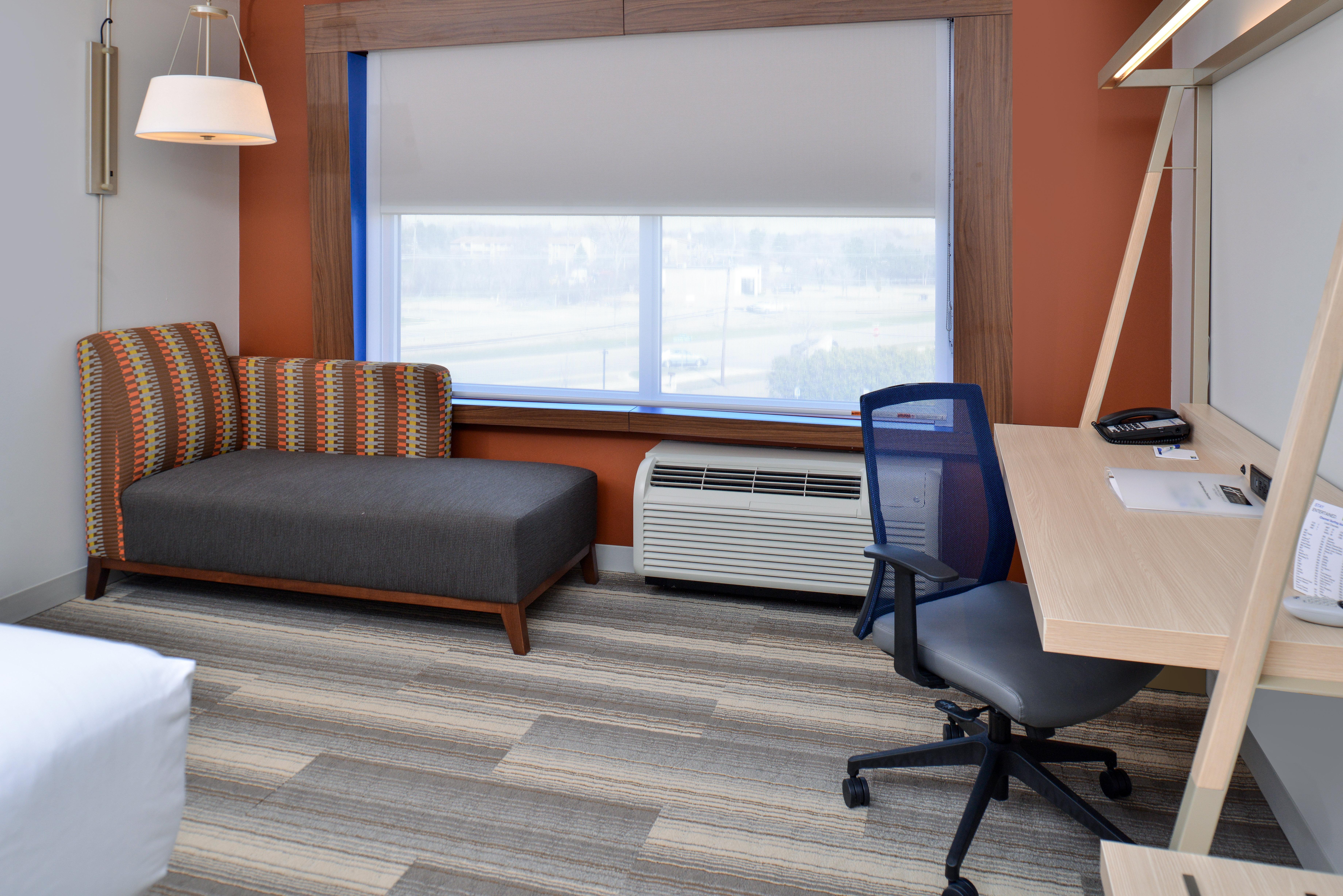 Holiday Inn Express & Suites - Brighton South - Us 23 By Ihg Экстерьер фото