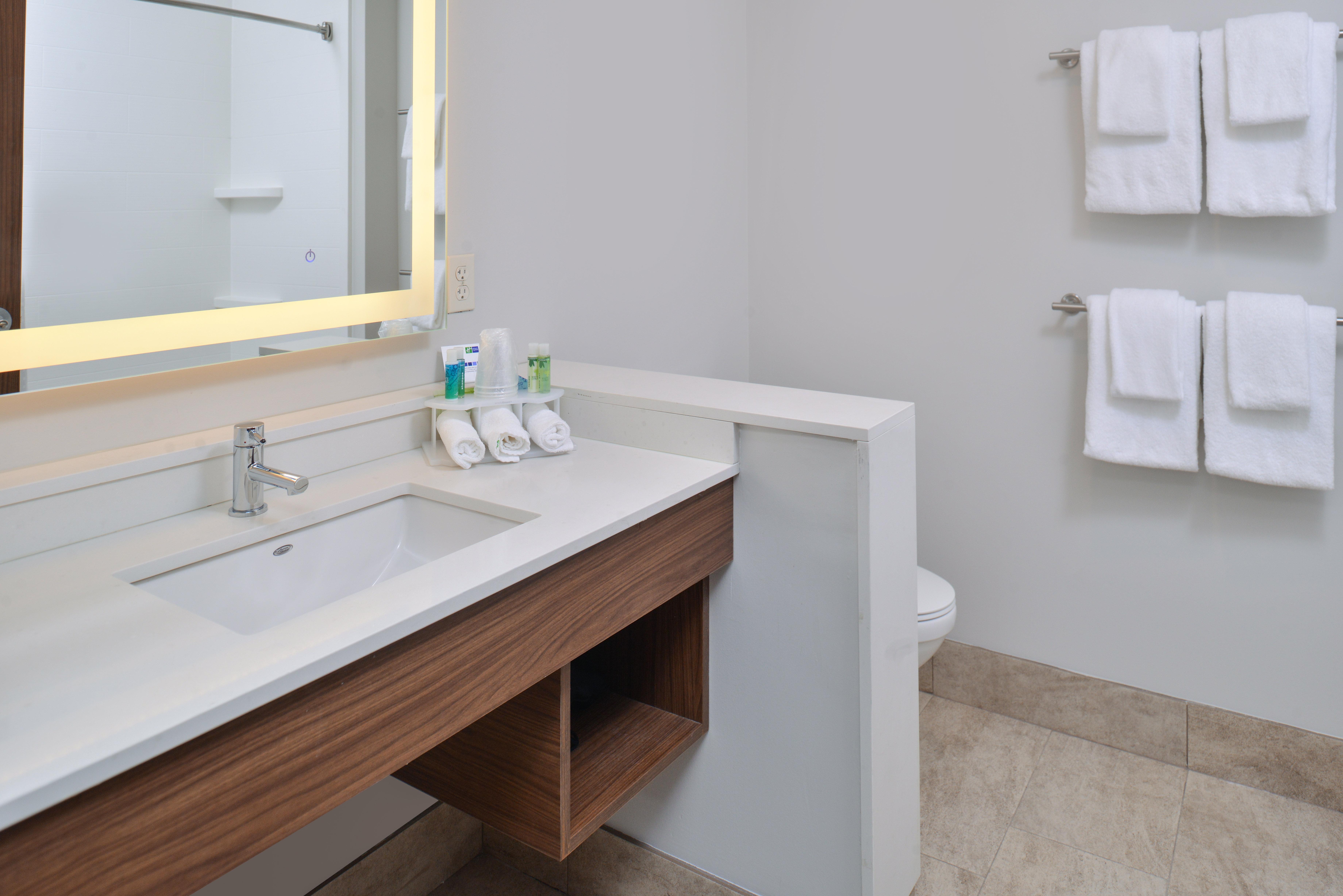 Holiday Inn Express & Suites - Brighton South - Us 23 By Ihg Экстерьер фото